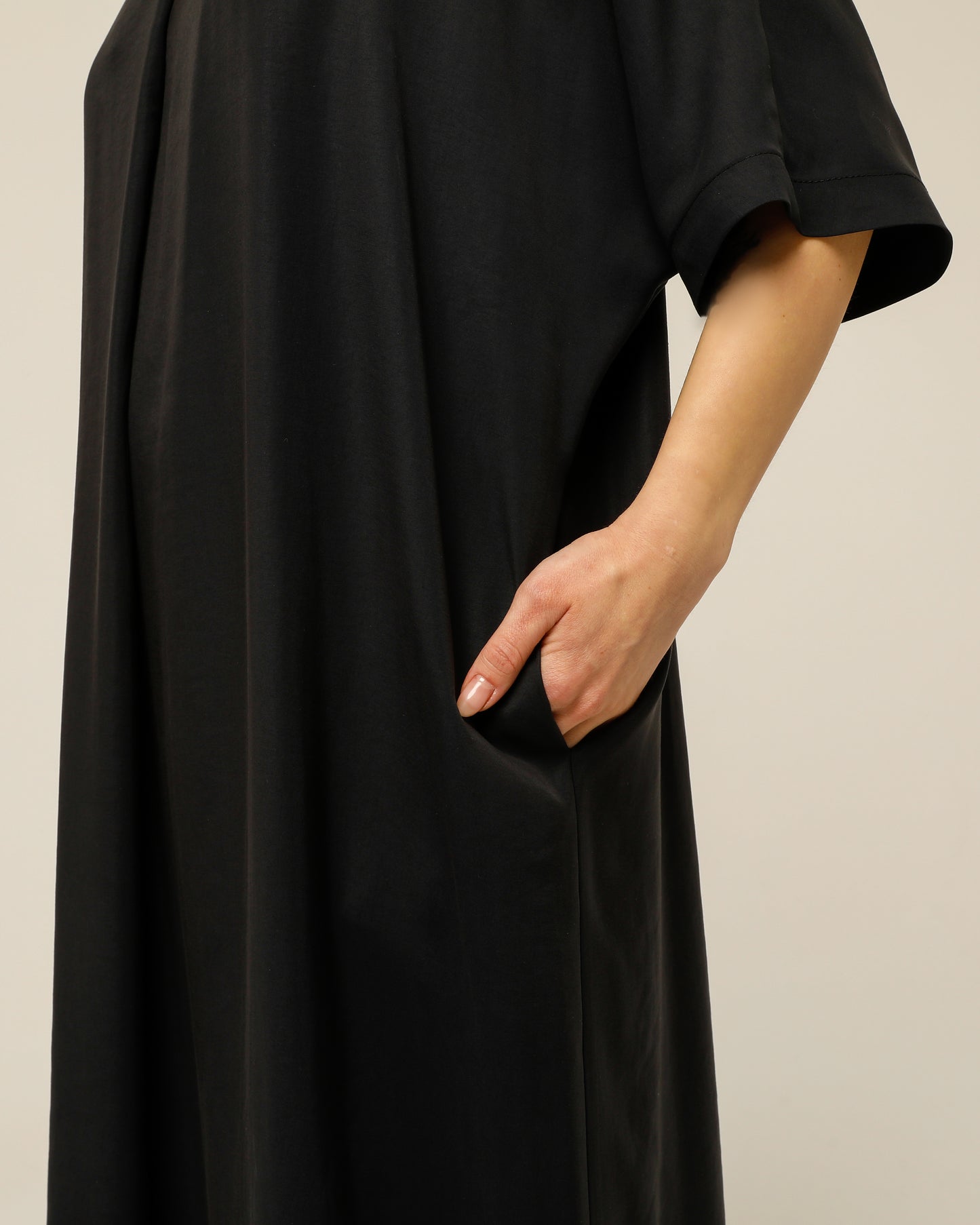 Black Pocket Oversize Midi Dress